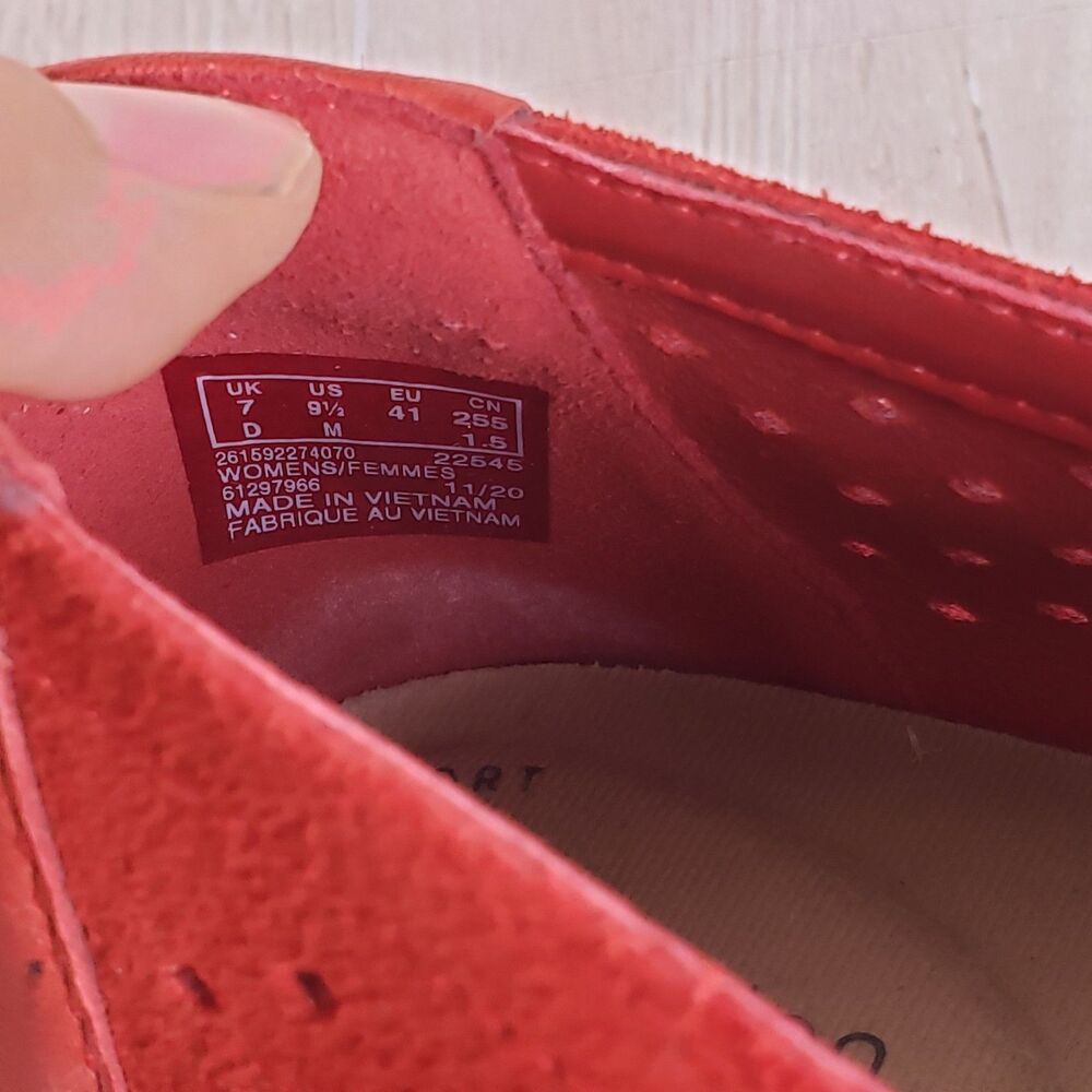 Clarks Women's Juliet Hayes Perf Loafer Red Suede Sz 9.5M - Picture 9 of 9